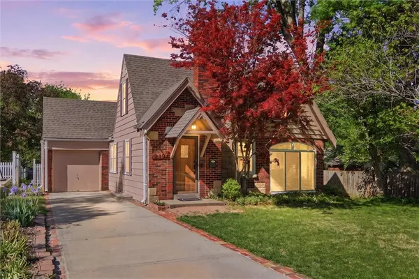$350,000 | 5302 West 57th Street, Roeland Park, KS 66205