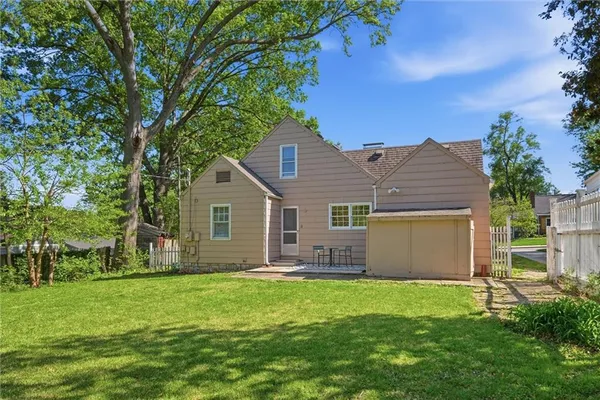 $350,000 | 5302 West 57th Street, Roeland Park, KS 66205