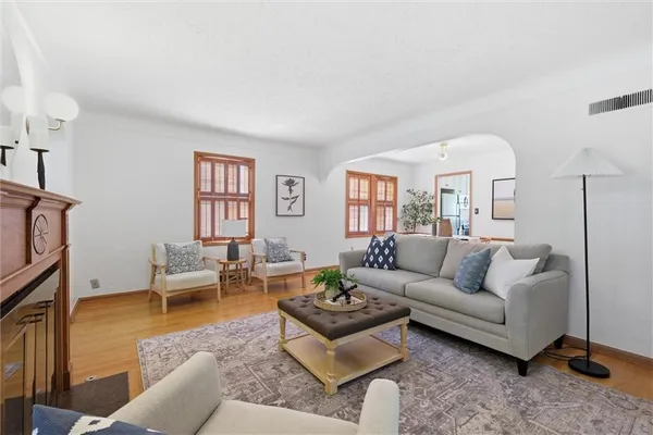 $350,000 | 5302 West 57th Street, Roeland Park, KS 66205