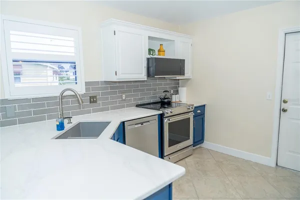 $2,150 | 714 Bayhill Drive, Lady Lake, FL 32159