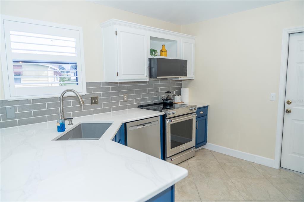 714 Bayhill Drive Lady Lake, FL 32159 - Photo 9 of 21