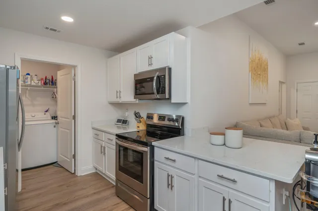 $2,000 | 691 South 11th Street, DeFuniak Springs, FL 32435