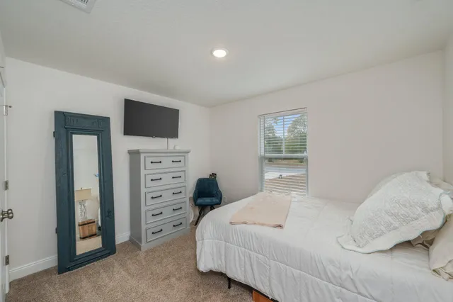 $2,000 | 691 South 11th Street, DeFuniak Springs, FL 32435