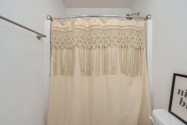 $2,000 | 691 South 11th Street, DeFuniak Springs, FL 32435