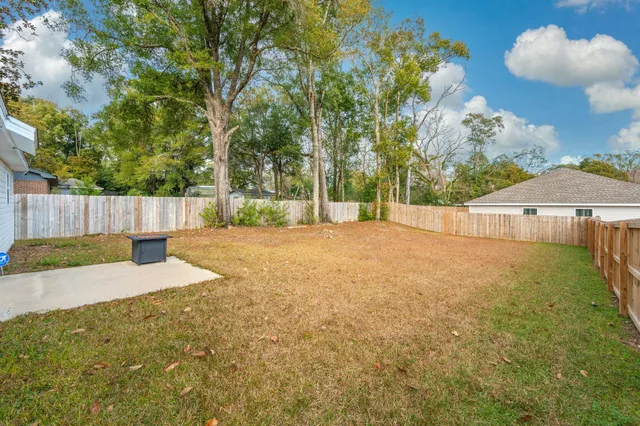 $2,000 | 691 South 11th Street, DeFuniak Springs, FL 32435