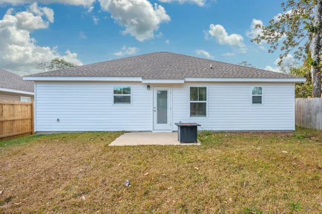 $2,000 | 691 South 11th Street, DeFuniak Springs, FL 32435