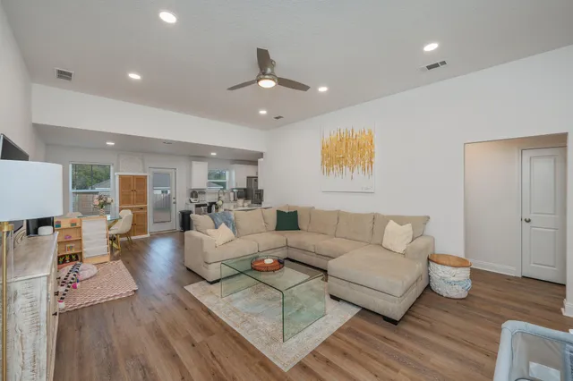 $2,000 | 691 South 11th Street, DeFuniak Springs, FL 32435