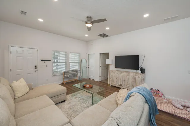 $2,000 | 691 South 11th Street, DeFuniak Springs, FL 32435