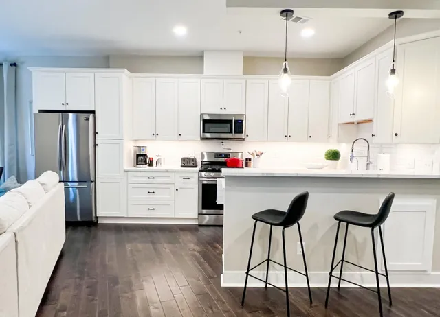 $3,250 | 63 7th Avenue South, Unit 2, Hopkins, MN 55343