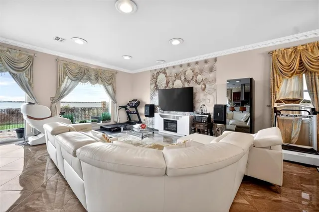 $4,000 | 5218 Lake Terrace Court, Garland, TX 75043