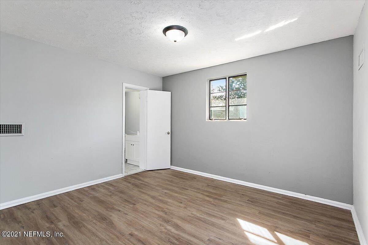 1007 Ovington Road South Jacksonville, FL 32216 - Photo 8 of 13 09-Primary Bedroom