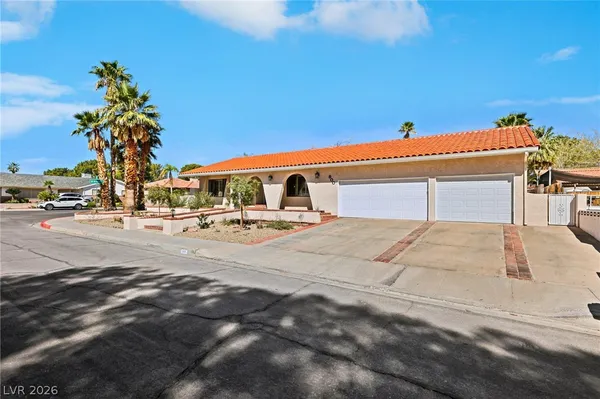 $875,000 | 900 Fairway Drive, Boulder City, NV 89005