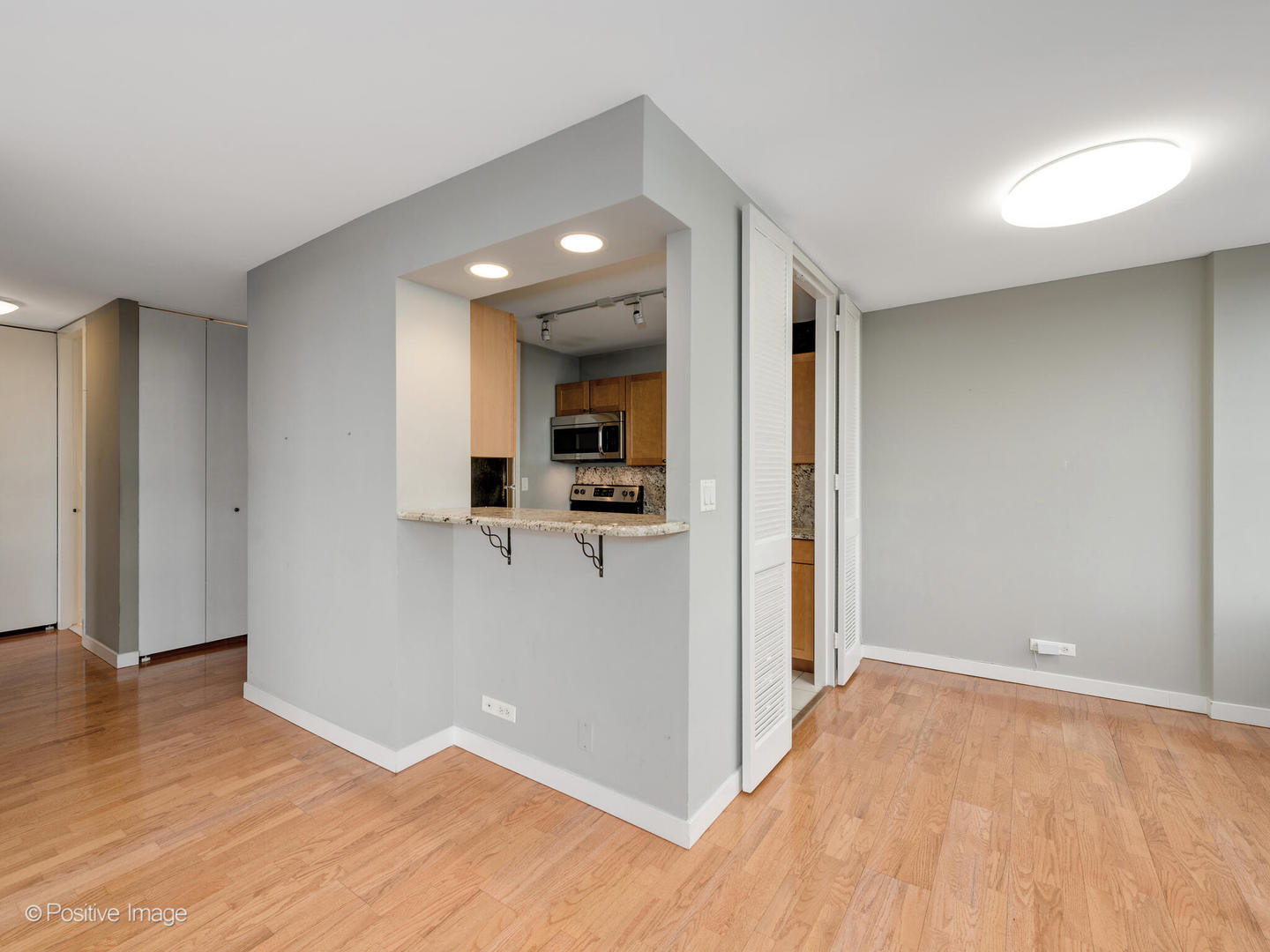 655 West Irving Park Road, Unit 2116 Chicago, IL 60613 - Photo 7 of 22