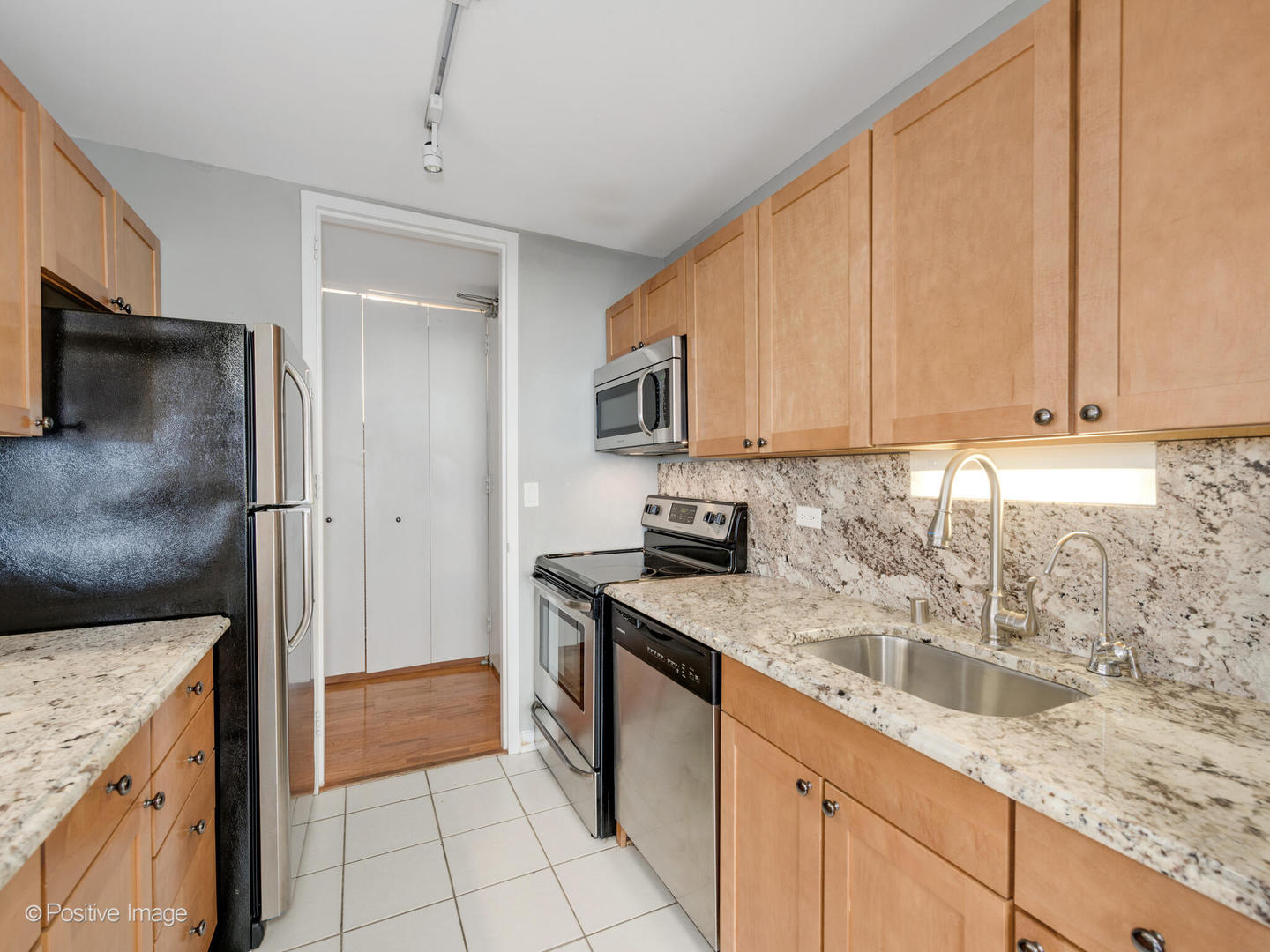 655 West Irving Park Road, Unit 2116 Chicago, IL 60613 - Photo 9 of 22