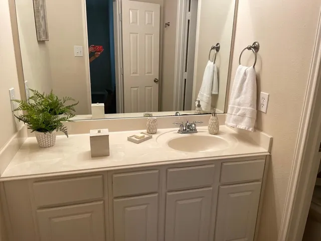 $3,000 | 31 West Spindle Tree Circle, The Woodlands, TX 77382