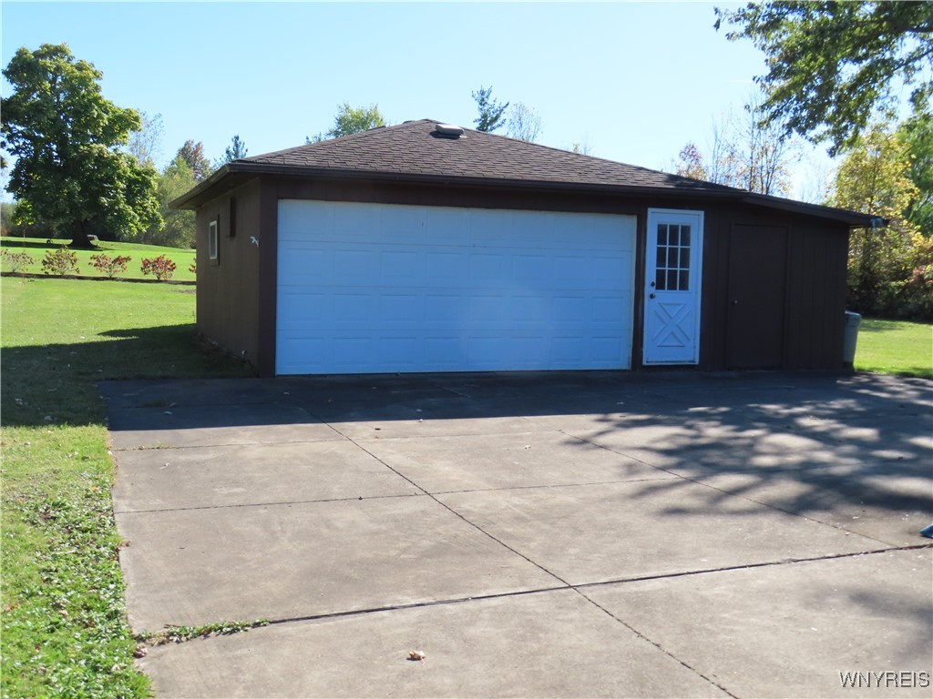 6130 Clinton Street Elma, NY 14059 - Photo 18 of 21 Garage