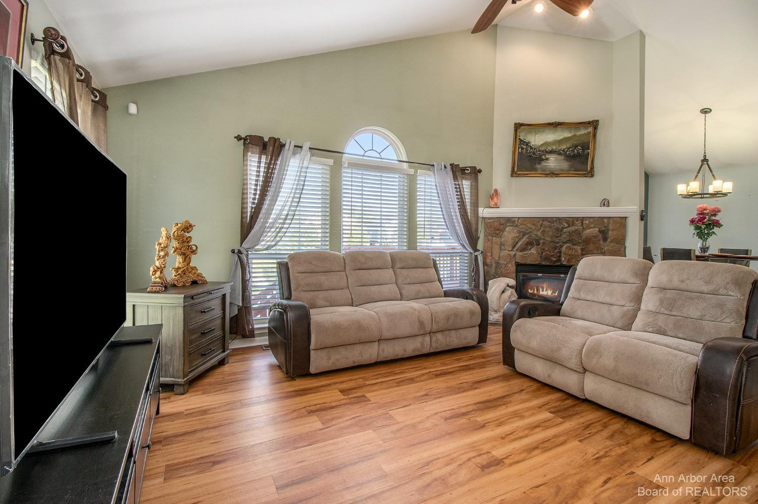 49068 Hawksburry Road Canton, MI 48188 - Photo 4 of 19 Photo 4