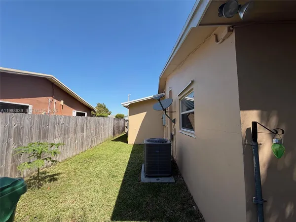$3,000 | 10724 Southwest 175th Terrace, Miami, FL 33157