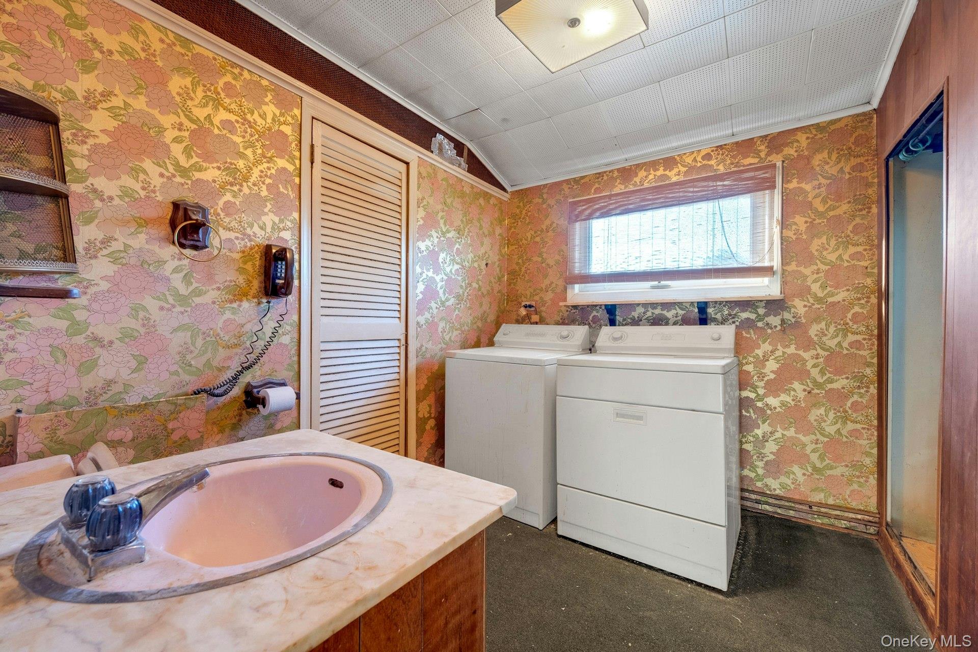 155 Mountaindale Road Yonkers, NY 10710 - Photo 21 of 24 a bathroom with a sink a vanity and a mirror