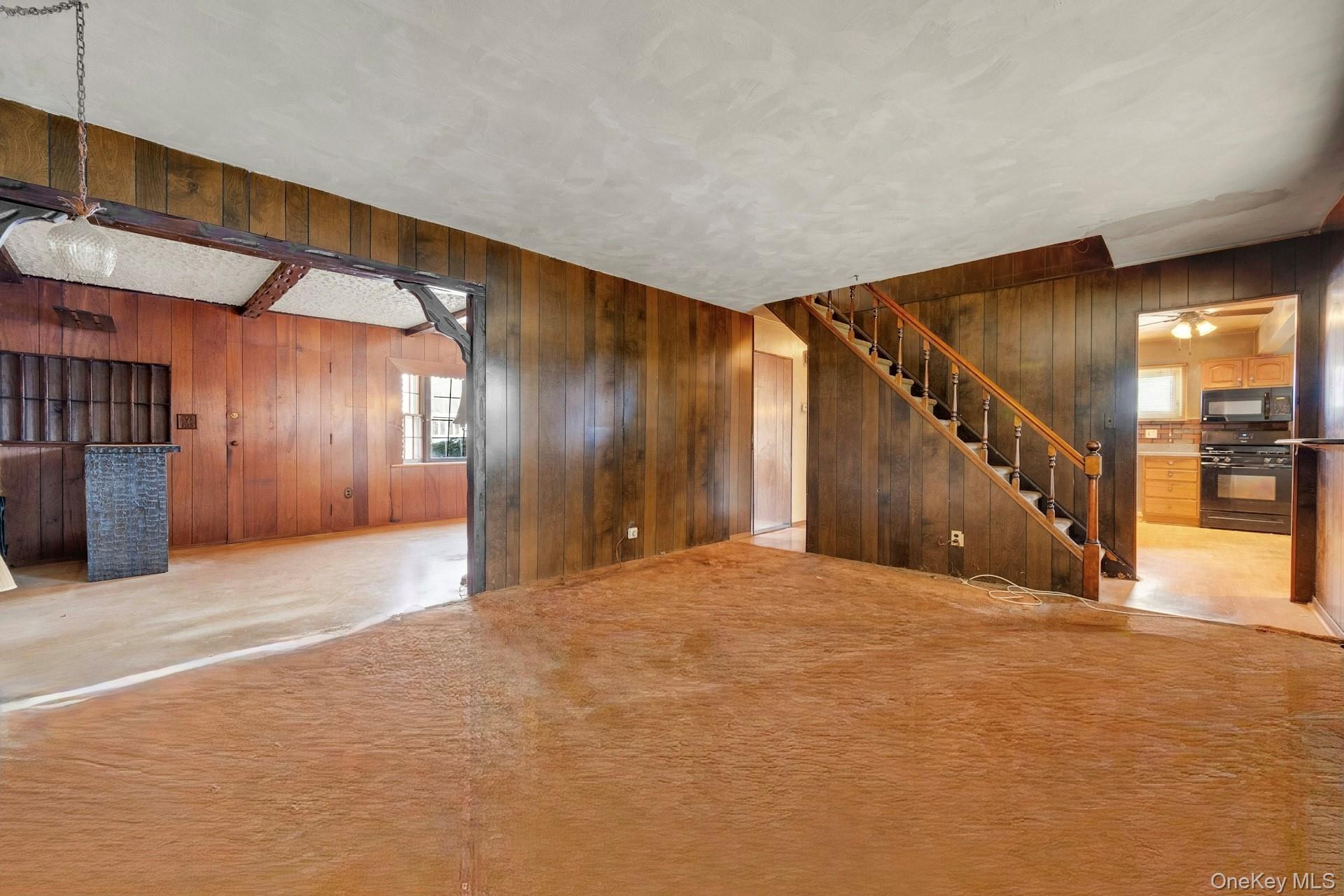 155 Mountaindale Road Yonkers, NY 10710 - Photo 8 of 24 a view of an entryway with a livingroom