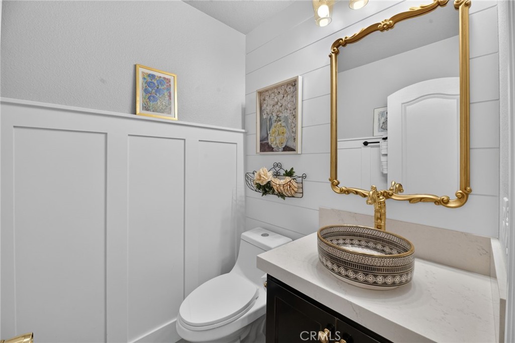 2313 Old Ranch Road Escondido, CA 92027 - Photo 17 of 45 Guest Bathroom