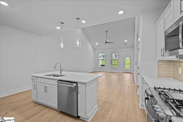 $304,990 | 405 Crestcreek Drive, Anderson, SC 29621