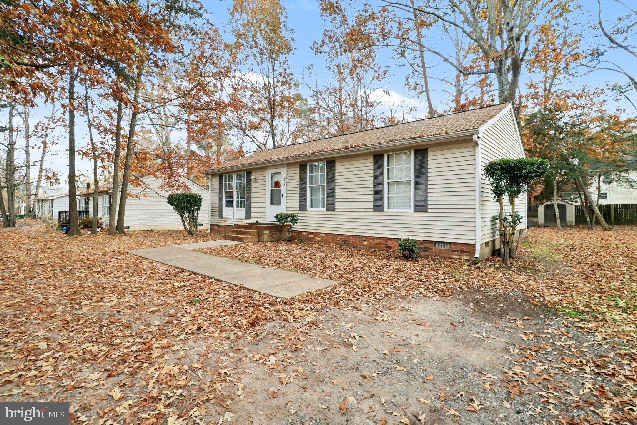 296 Devon Drive Ruther Glen, VA 22546 - Photo 2 of 22 Front of home, driveway