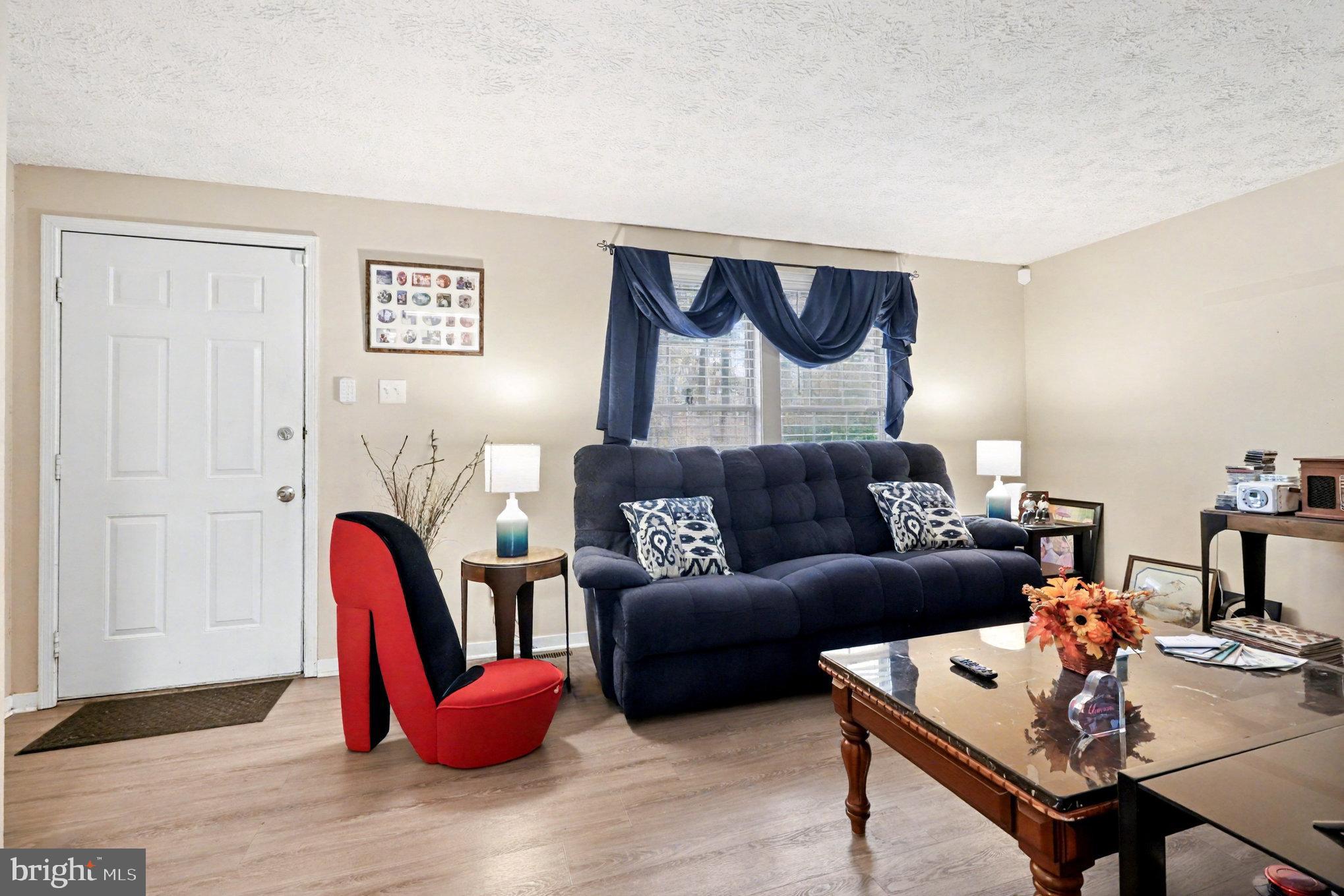 296 Devon Drive Ruther Glen, VA 22546 - Photo 5 of 22 Living room, entry view