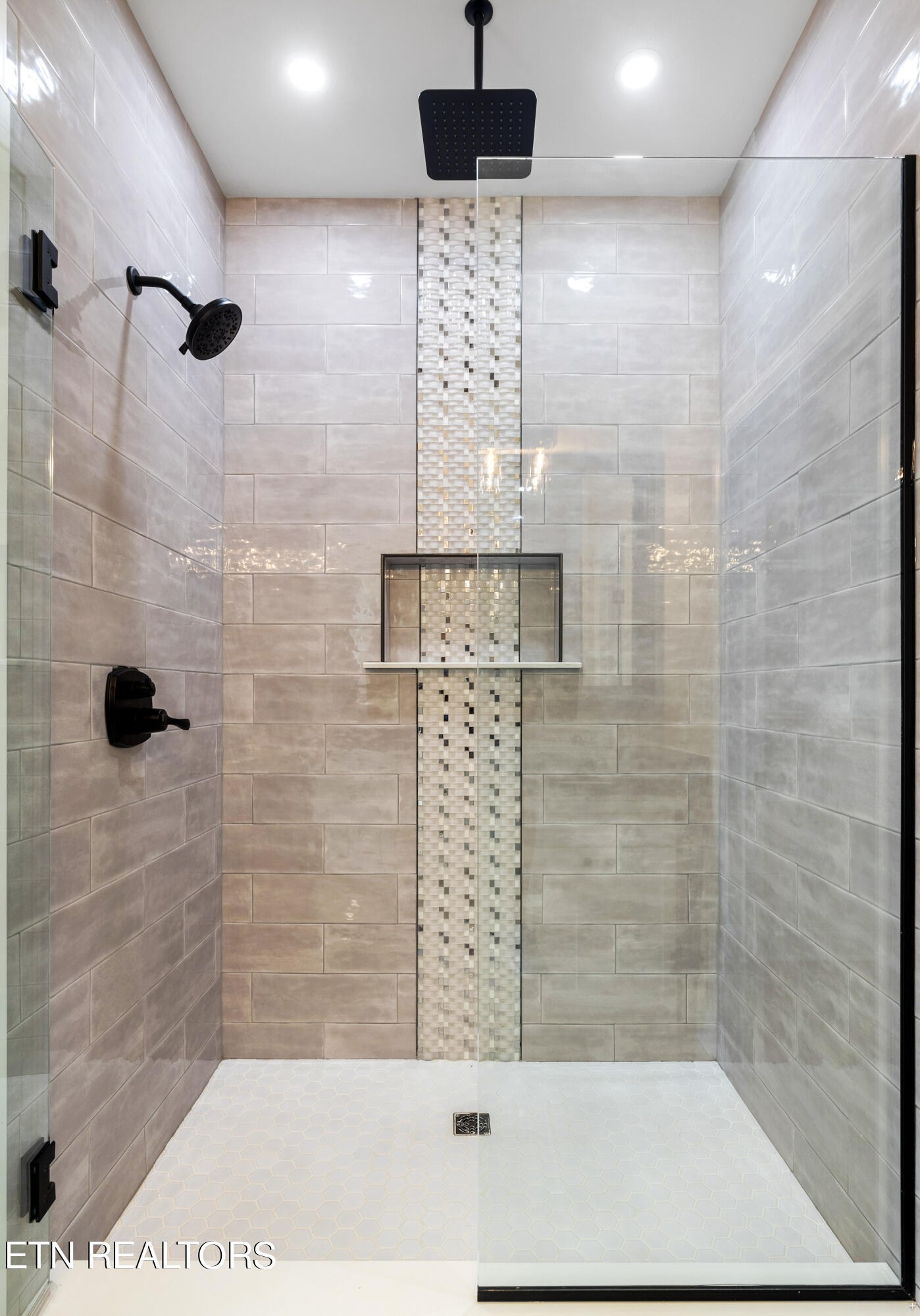 2333 Mountain View Road Lenoir City, TN 37771 - Photo 25 of 54 a bathroom with a shower