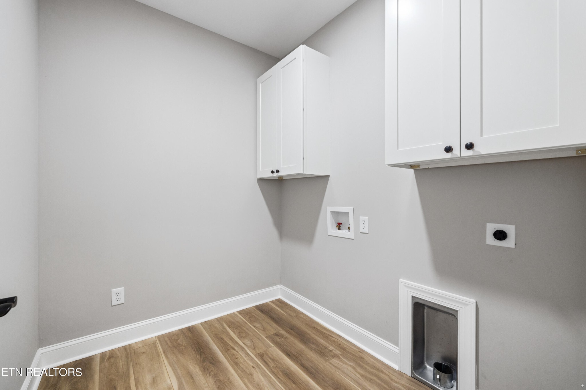 2333 Mountain View Road Lenoir City, TN 37771 - Photo 28 of 54 a view of room with cabinets