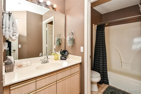 $424,900 | 700 Emerald Point Drive, Unit 302, Hollister, MO 65672