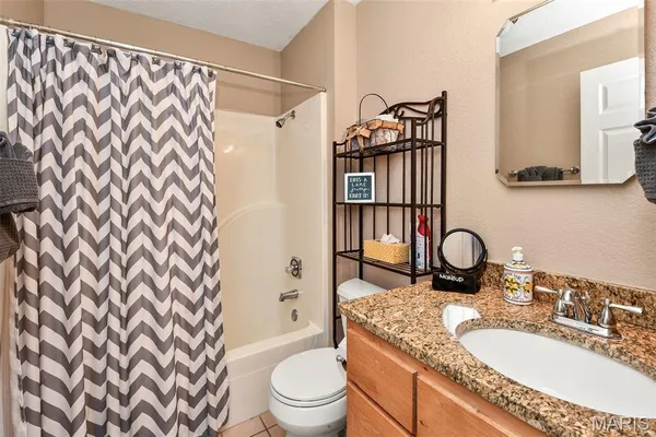 $424,900 | 700 Emerald Point Drive, Unit 302, Hollister, MO 65672