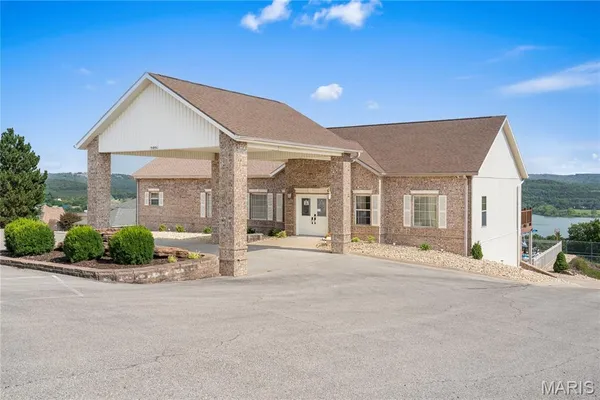 $424,900 | 700 Emerald Point Drive, Unit 302, Hollister, MO 65672