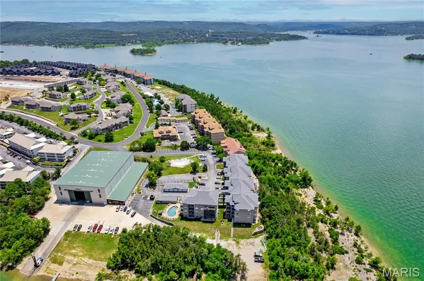 $424,900 | 700 Emerald Point Drive, Unit 302, Hollister, MO 65672