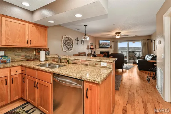 $424,900 | 700 Emerald Point Drive, Unit 302, Hollister, MO 65672