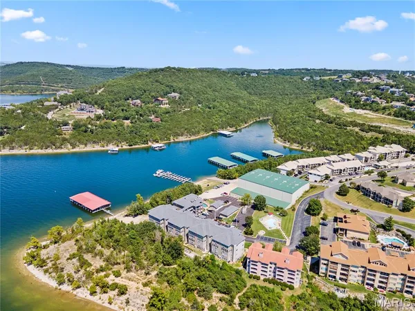 $424,900 | 700 Emerald Point Drive, Unit 302, Hollister, MO 65672