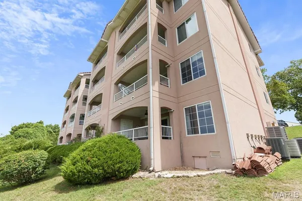 $424,900 | 700 Emerald Point Drive, Unit 302, Hollister, MO 65672