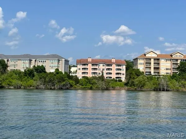 $424,900 | 700 Emerald Point Drive, Unit 302, Hollister, MO 65672