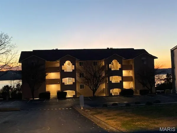 $424,900 | 700 Emerald Point Drive, Unit 302, Hollister, MO 65672