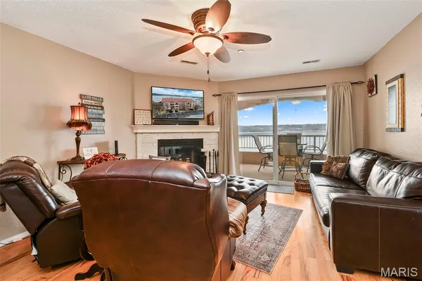 $424,900 | 700 Emerald Point Drive, Unit 302, Hollister, MO 65672