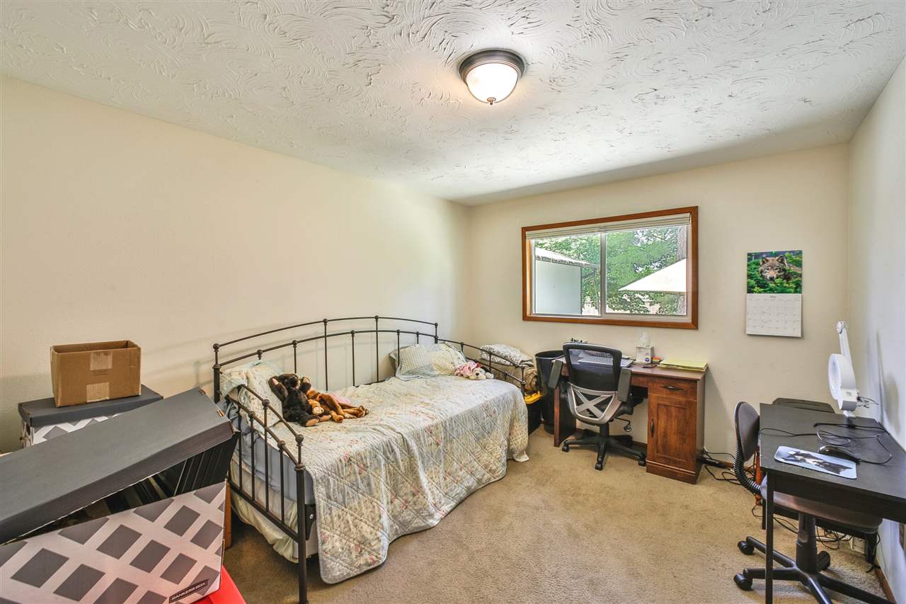 4305 East Lane Park Road Mead, WA 99021 - Photo 10 of 20