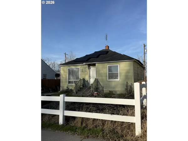 $215,000 | 521 East Ridgeway Avenue, Hermiston, OR 97838