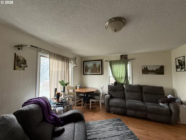 $215,000 | 521 East Ridgeway Avenue, Hermiston, OR 97838