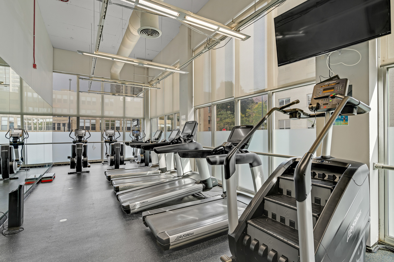 655 West Irving Park Road, Unit 2401 Chicago, IL 60613 - Photo 28 of 32 a view of gym