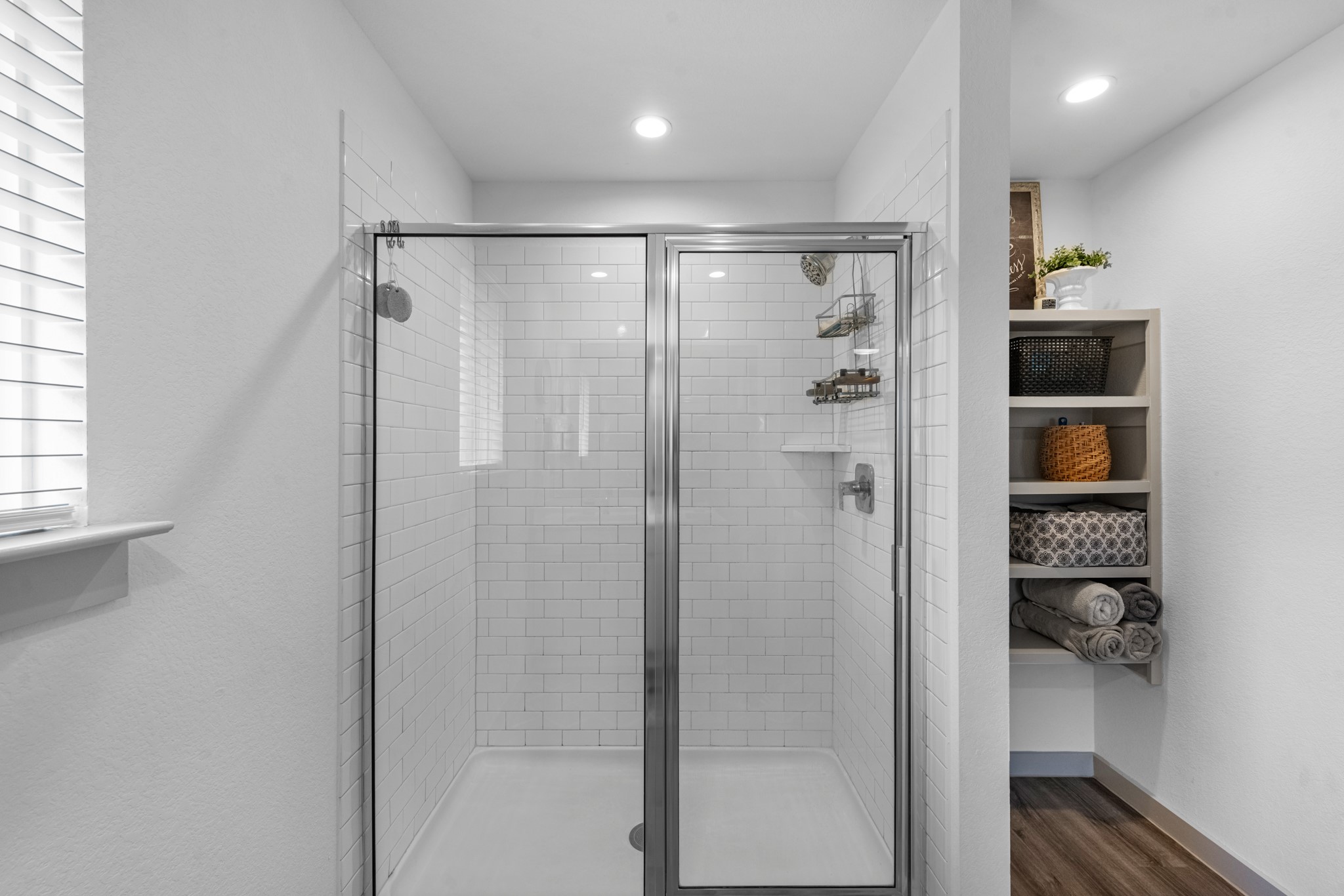 923 Kinder Sky Lane Rosharon, TX 77583 - Photo 22 of 37 Primary Bathroom