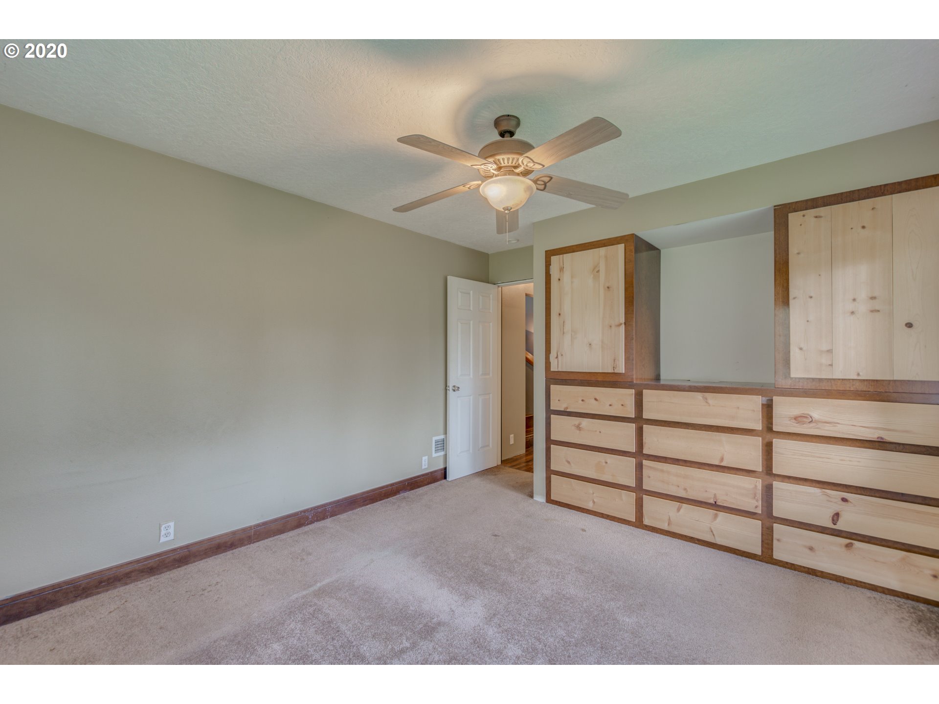 8767 Southeast Bull Run Road Corbett, OR 97019 - Photo 21 of 32 a view of an empty room