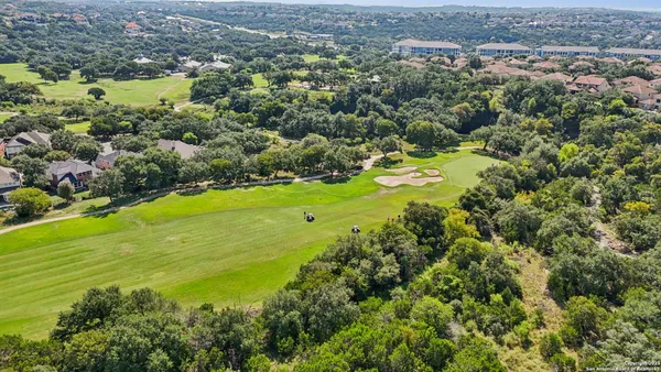 a view of a houses with yard