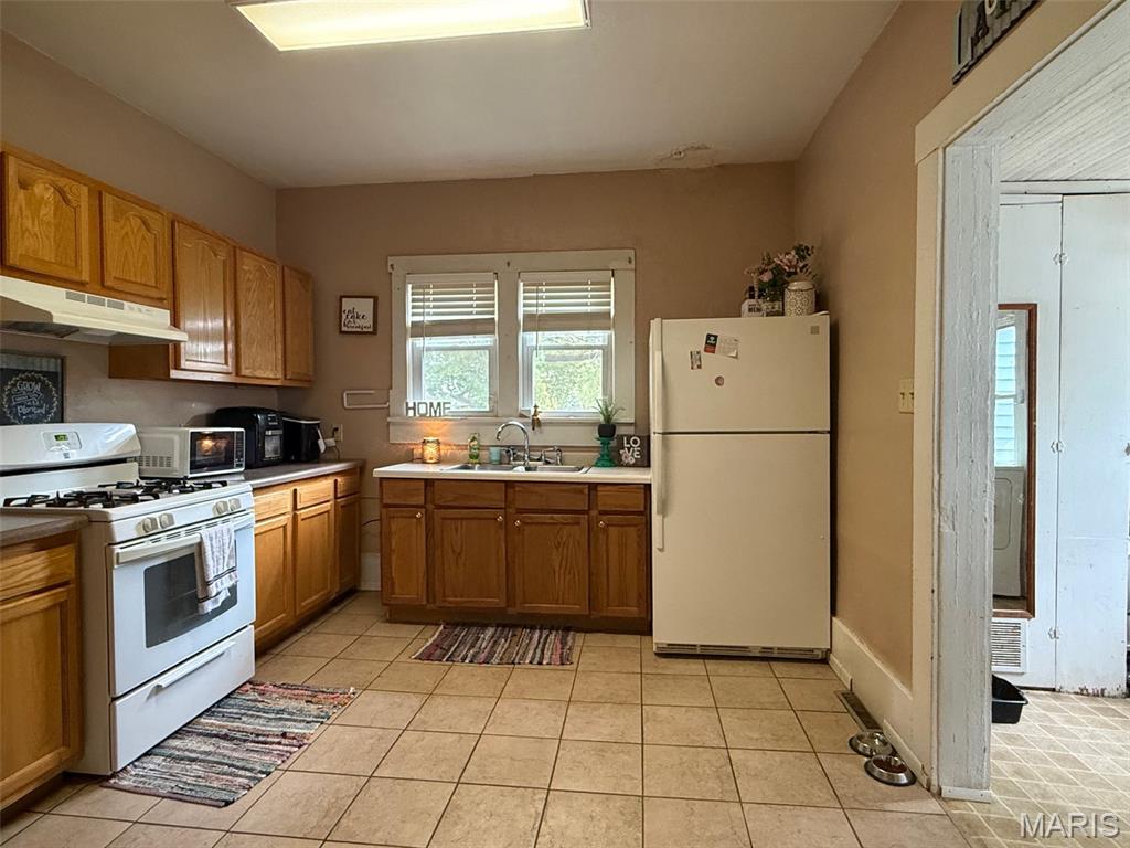 804 North Main Street St. Elmo, IL 62458 - Photo 2 of 11