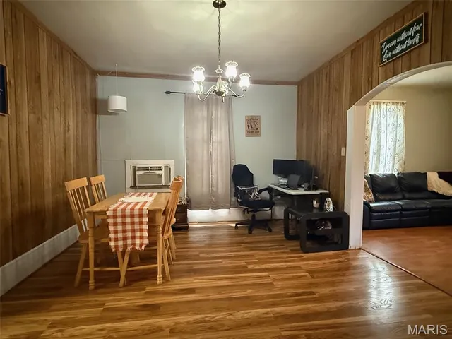 $54,000 | 804 North Main Street, St. Elmo, IL 62458