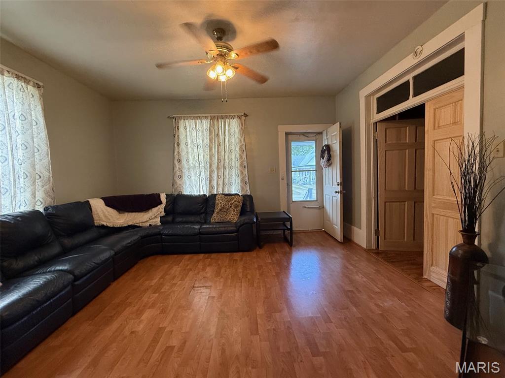 804 North Main Street St. Elmo, IL 62458 - Photo 5 of 11